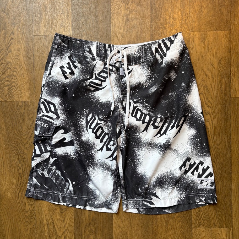 Vtg Y2K Beach Surf Skater Style Billabong Graffiti Spray Paint Pattern Trunks